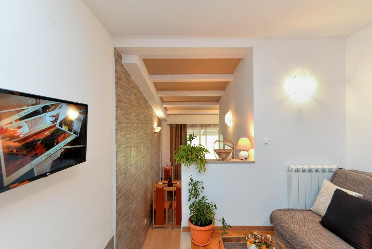 Apartments Voltica 1049 Rovigno Esterno foto